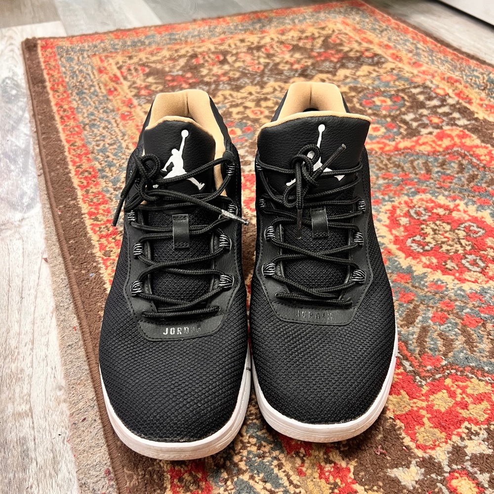 Jordan Black Sneakers Classic Low-Top Design
